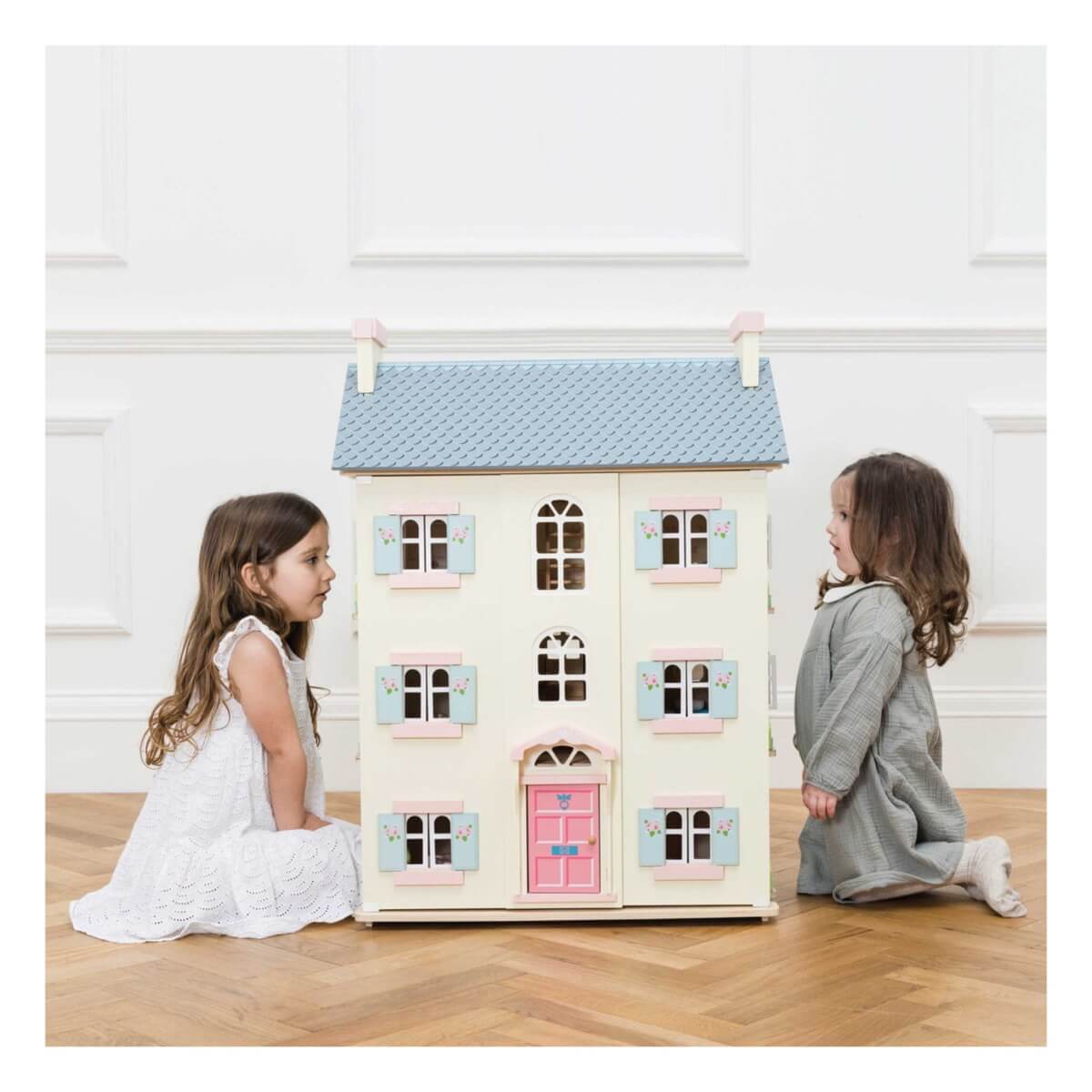 Dollhouse Cherry Tree Hall - Boutique LeoLudo