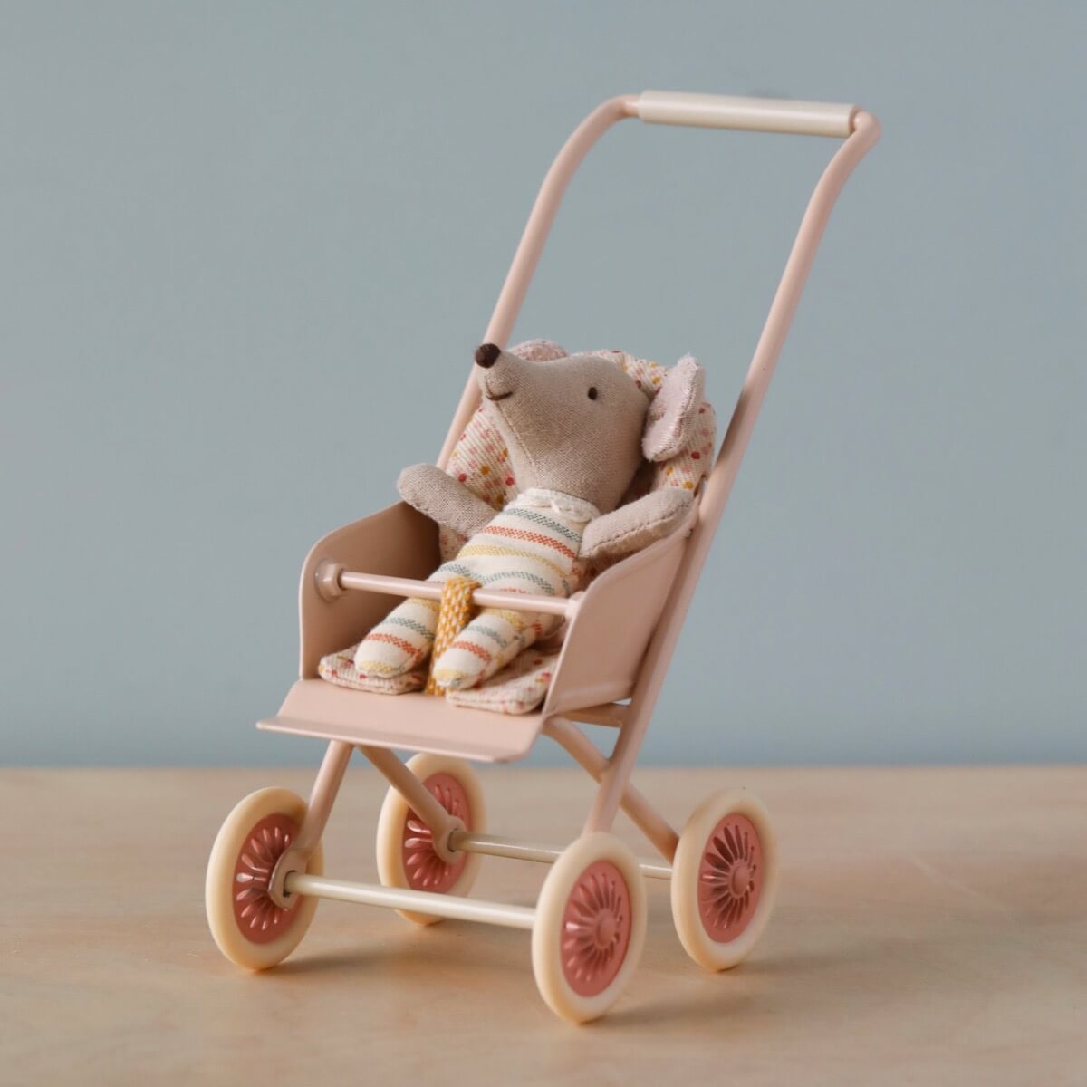 Poussette pour bébé souris (Micro) - Rose poudre - MAILEG - Perlin Paon Paon